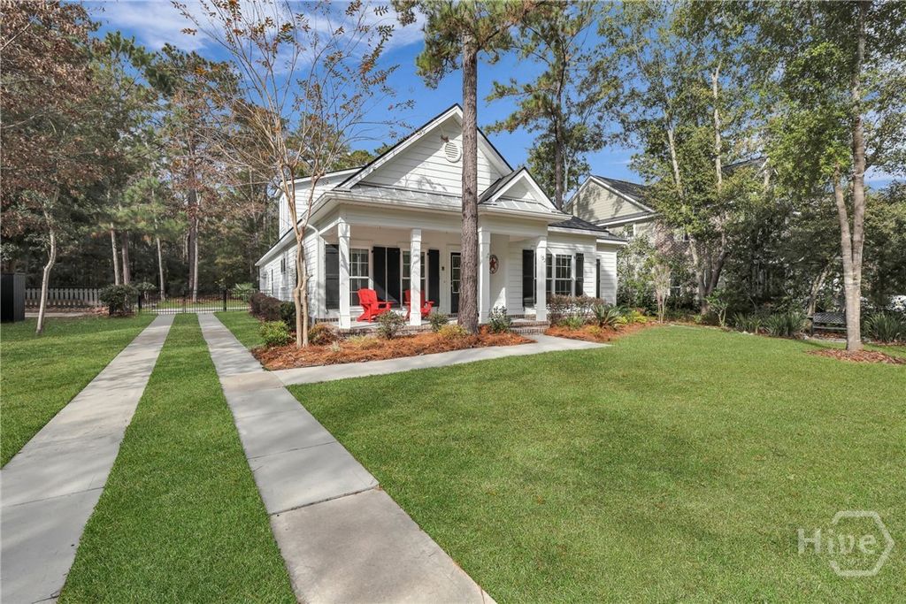 Image 7 of property listing at 132 Ridgewood Park Drive S, Richmond Hill, GA 31324