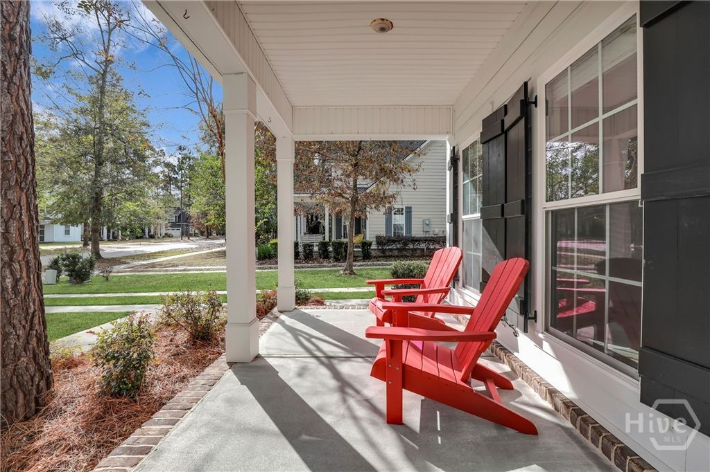 Image 8 of property listing at 132 Ridgewood Park Drive S, Richmond Hill, GA 31324