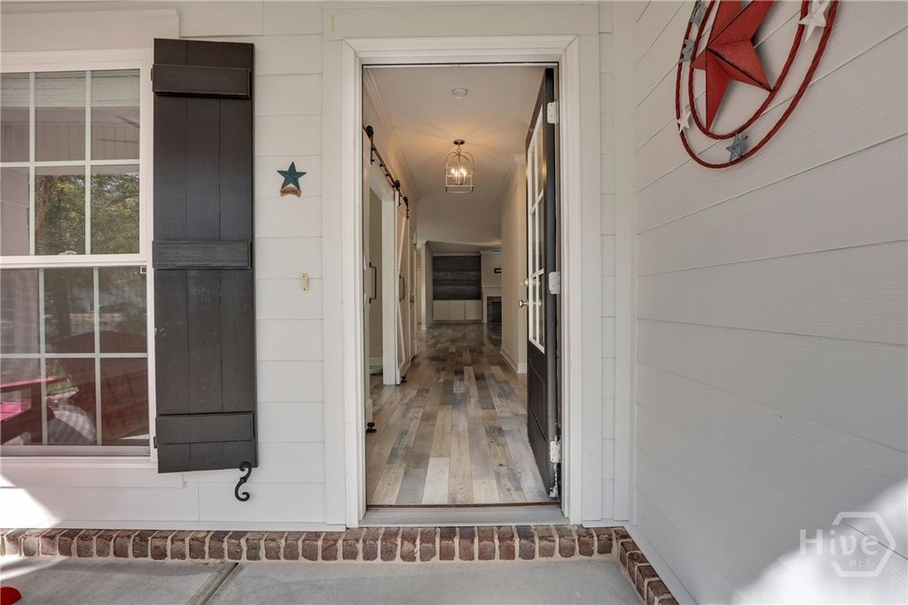 Image 9 of property listing at 132 Ridgewood Park Drive S, Richmond Hill, GA 31324