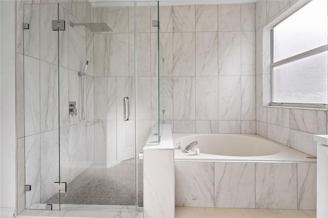 12740 WESTWOOD LAKES BOULEVARD, Tampa, FL 33626