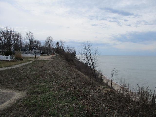 7237 Lakeview Avenue, South Haven, MI 49090