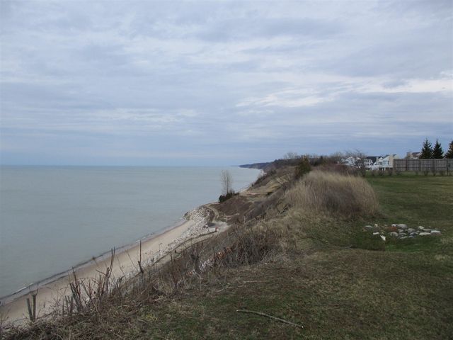 7237 Lakeview Avenue, South Haven, MI 49090