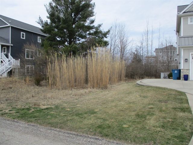 7237 Lakeview Avenue, South Haven, MI 49090