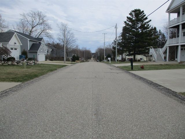 7237 Lakeview Avenue, South Haven, MI 49090