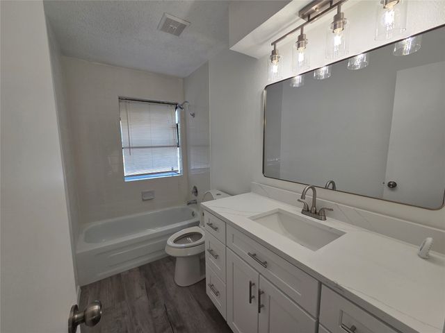 82 Morrow Drive, Bedford, TX 76021