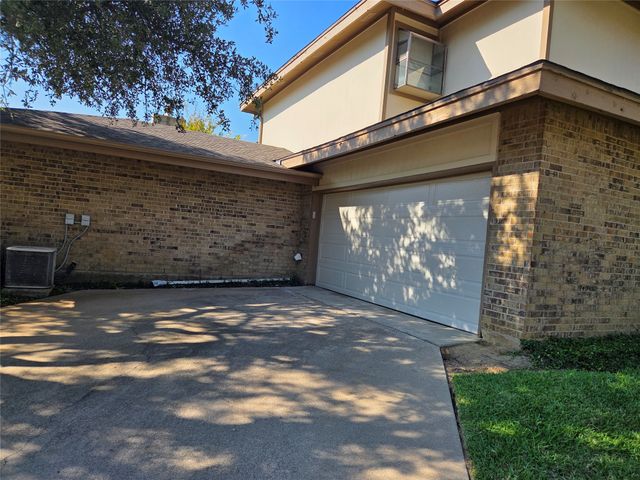 82 Morrow Drive, Bedford, TX 76021