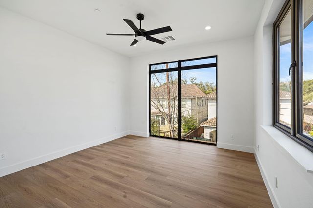 4708 Laurel Street, Bellaire, TX 77401