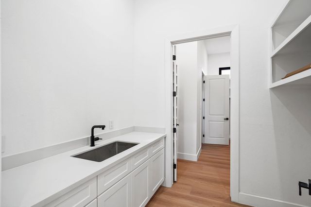 4708 Laurel Street, Bellaire, TX 77401