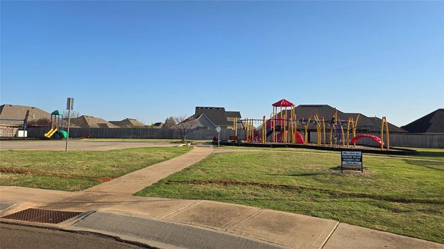 321 Greens Parkway, Norman, OK 73069