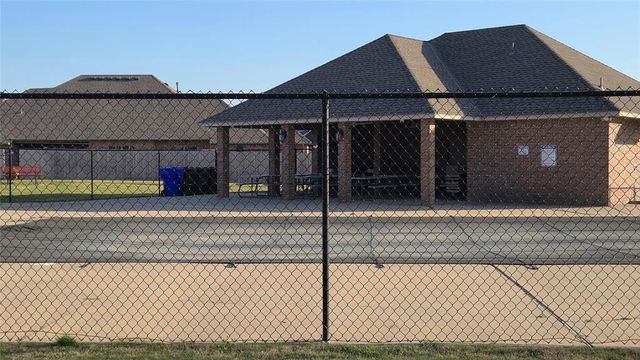 321 Greens Parkway, Norman, OK 73069