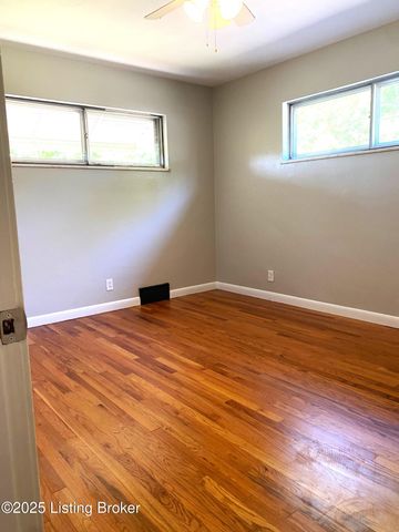 1109 Farman Ct, Louisville, KY 40219