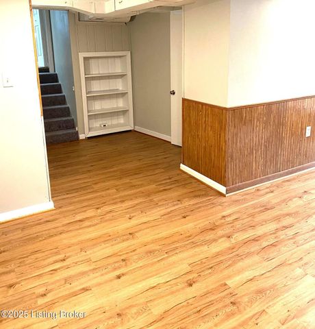 1109 Farman Ct, Louisville, KY 40219