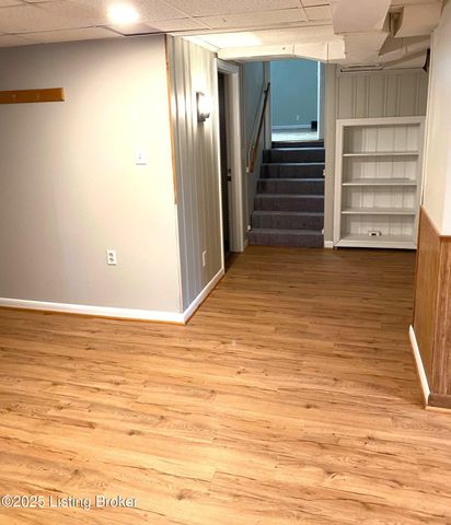 1109 Farman Ct, Louisville, KY 40219