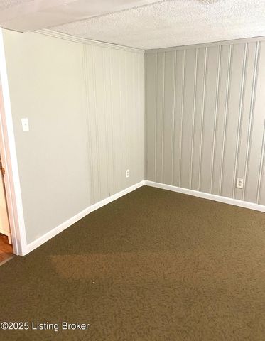 1109 Farman Ct, Louisville, KY 40219