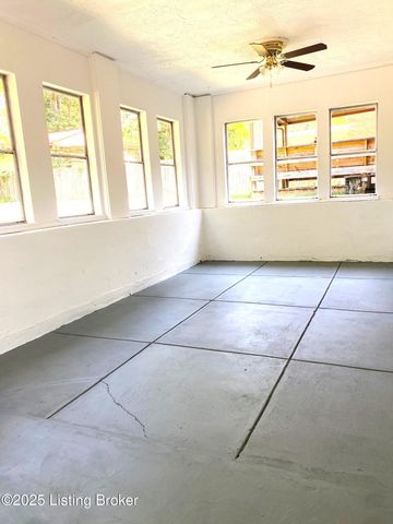 1109 Farman Ct, Louisville, KY 40219