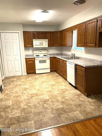 1109 Farman Ct, Louisville, KY 40219