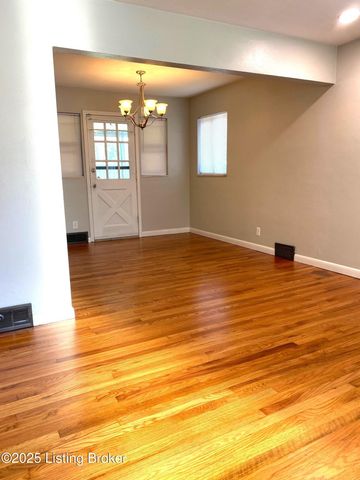 1109 Farman Ct, Louisville, KY 40219