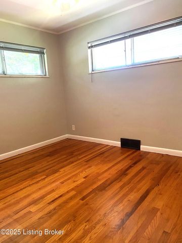 1109 Farman Ct, Louisville, KY 40219