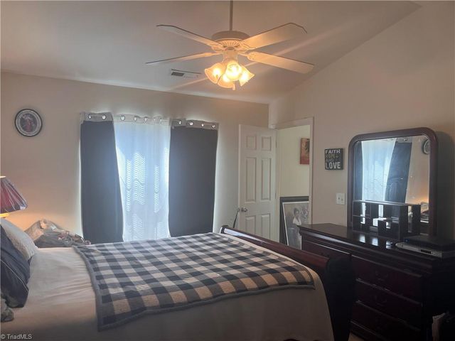 626 Bentley Lane, Burlington, NC 27217
