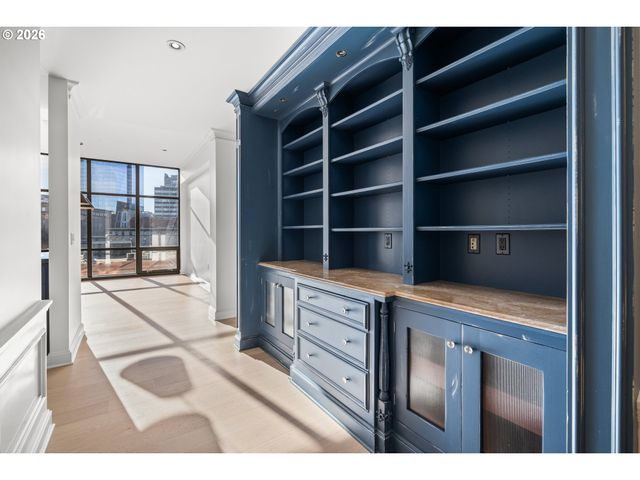 1025 Nw COUCH St 510, Portland, OR 97209