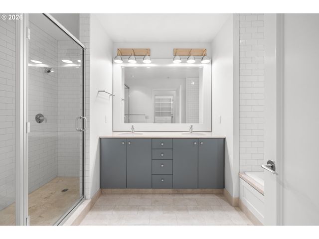 1025 Nw COUCH St 510, Portland, OR 97209