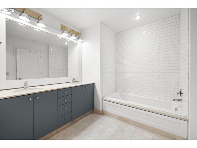 1025 Nw COUCH St 510, Portland, OR 97209