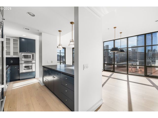 1025 Nw COUCH St 510, Portland, OR 97209