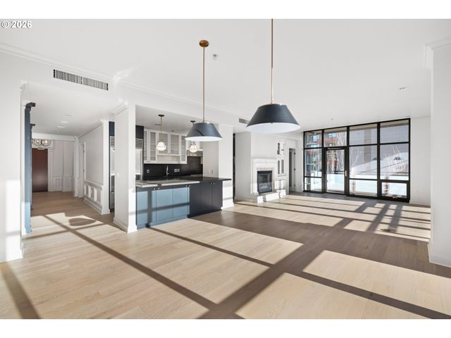 1025 Nw COUCH St 510, Portland, OR 97209