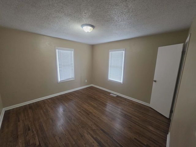 814 N Clara St, Wichita, KS 67212