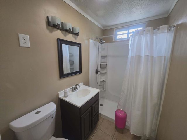 814 N Clara St, Wichita, KS 67212