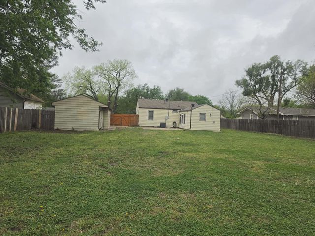 814 N Clara St, Wichita, KS 67212