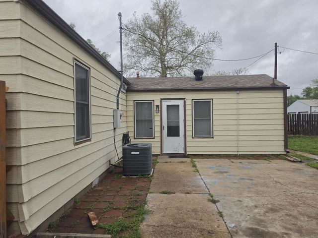 814 N Clara St, Wichita, KS 67212