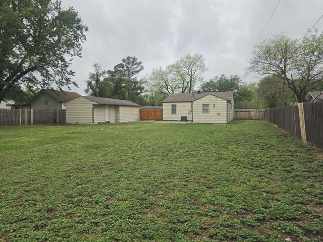 814 N Clara St, Wichita, KS 67212