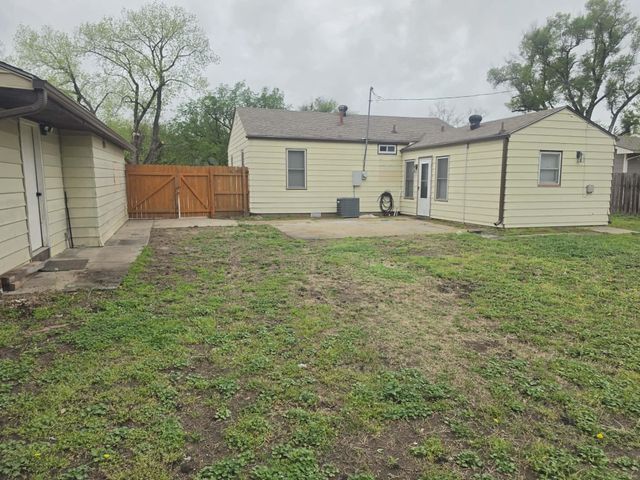 814 N Clara St, Wichita, KS 67212