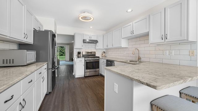 956 Cornwallis Lane, Munster, IN 46321