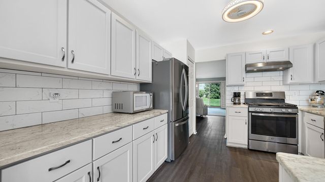 956 Cornwallis Lane, Munster, IN 46321