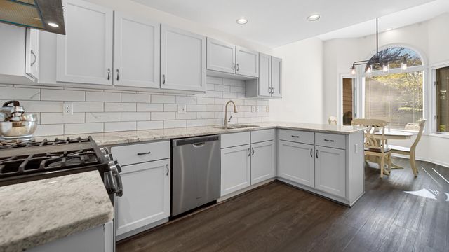 956 Cornwallis Lane, Munster, IN 46321