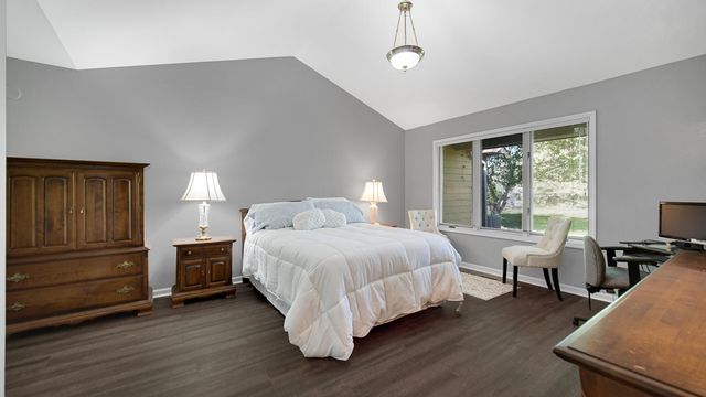 956 Cornwallis Lane, Munster, IN 46321