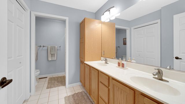 956 Cornwallis Lane, Munster, IN 46321