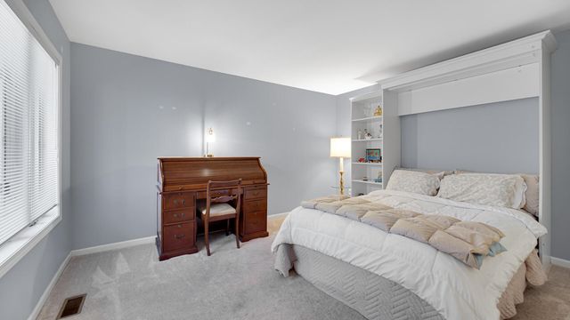 956 Cornwallis Lane, Munster, IN 46321