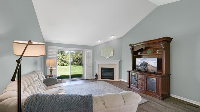 956 Cornwallis Lane, Munster, IN 46321