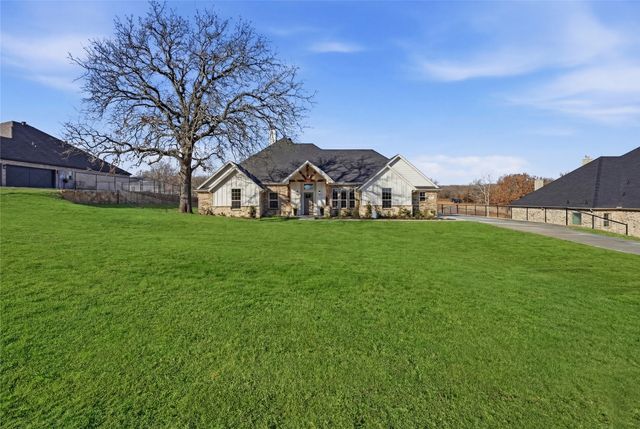 9017 Valley Oak Court, Springtown, TX 76082