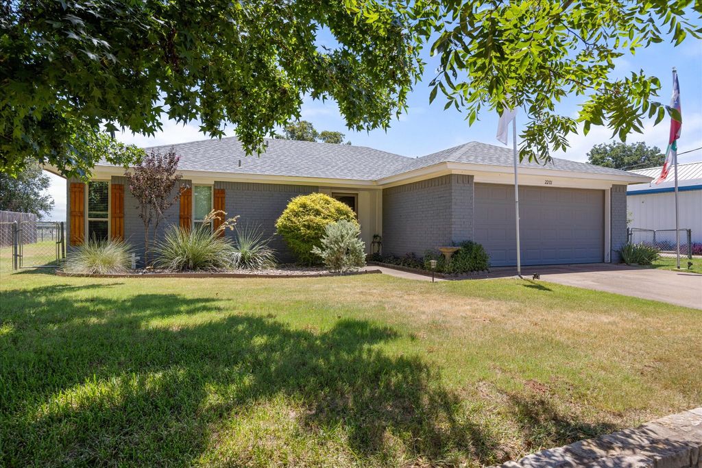 2201 Long Creek Court, Granbury, TX 76049