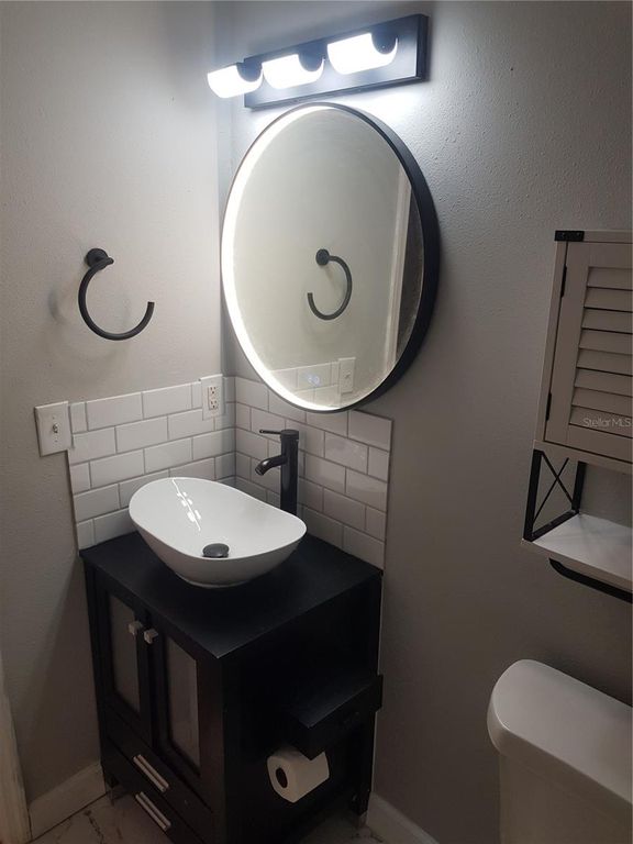 Image 20 of property listing at 311 58TH AVENUE E, Bradenton, FL 34203