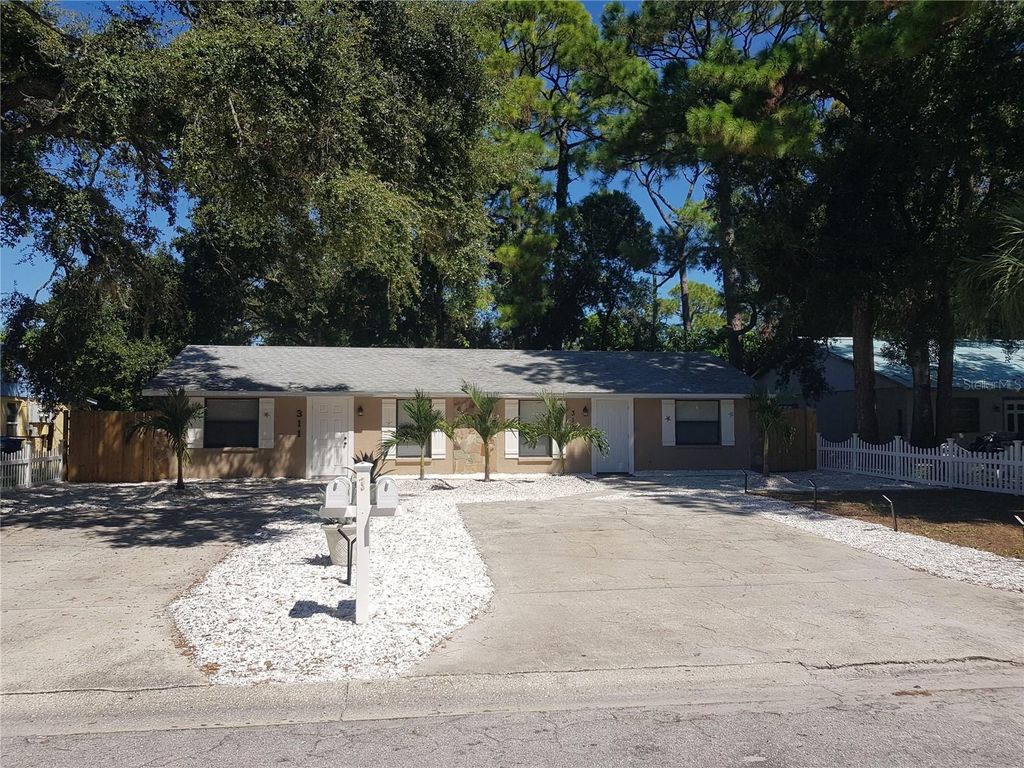 Image 3 of property listing at 311 58TH AVENUE E, Bradenton, FL 34203