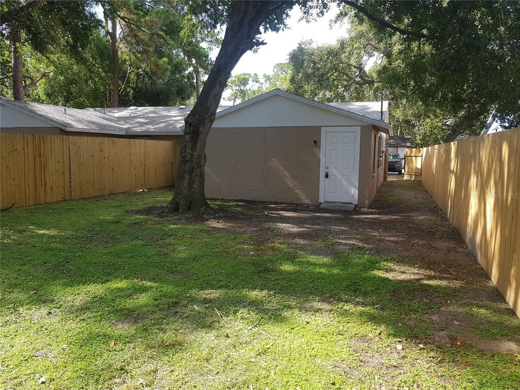 Image 35 of property listing at 311 58TH AVENUE E, Bradenton, FL 34203