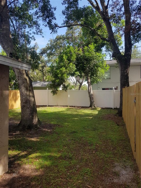 Image 37 of property listing at 311 58TH AVENUE E, Bradenton, FL 34203
