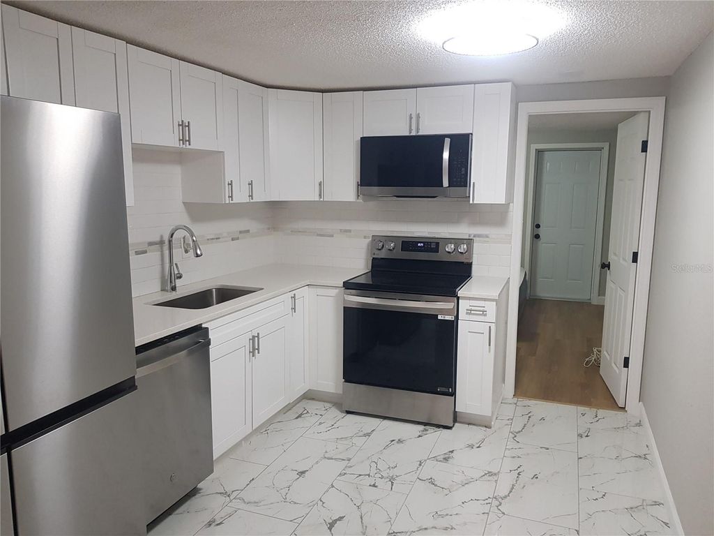 Image 38 of property listing at 311 58TH AVENUE E, Bradenton, FL 34203