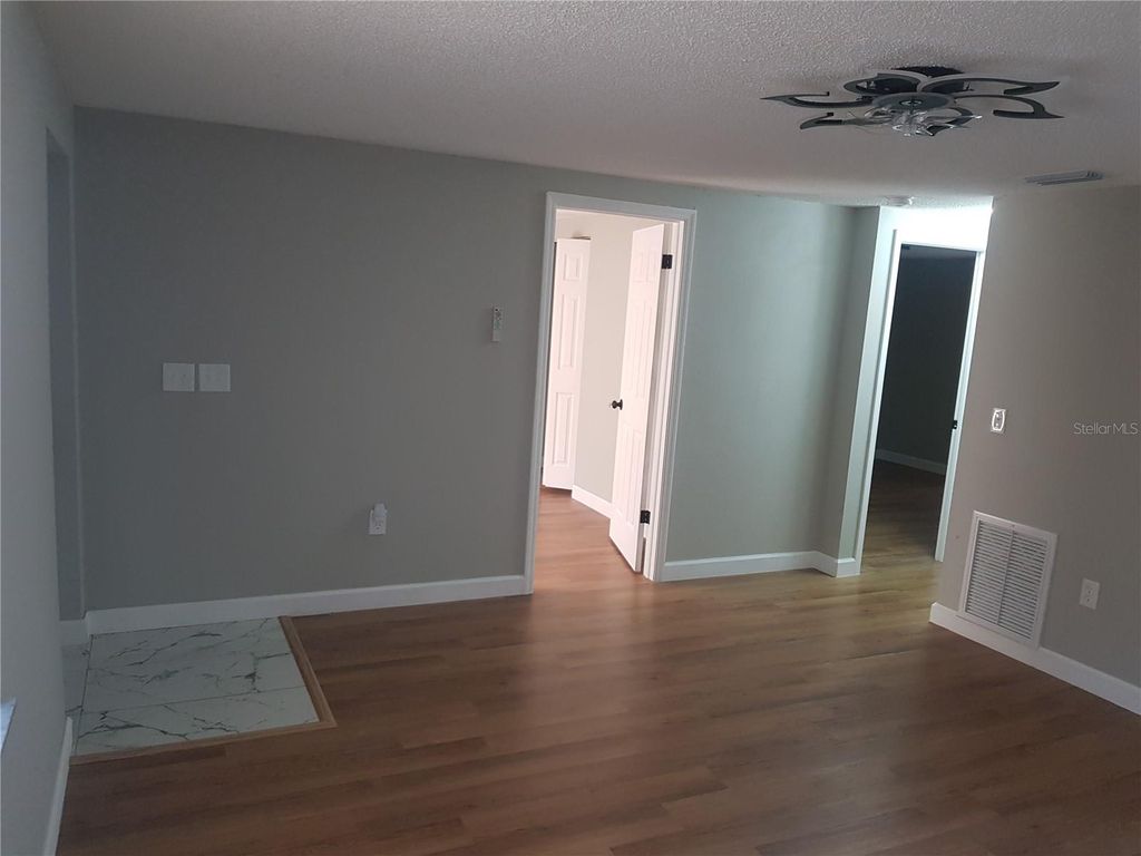 Image 51 of property listing at 311 58TH AVENUE E, Bradenton, FL 34203