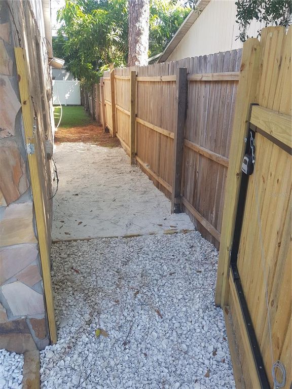 Image 76 of property listing at 311 58TH AVENUE E, Bradenton, FL 34203